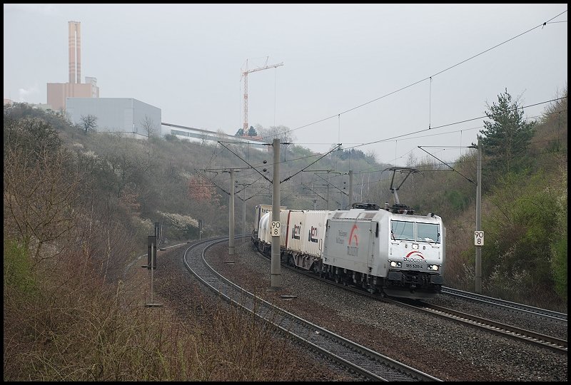 TXL 185er zwischen Rottendorf und Wrzburg. Aufgenommen am 04.04.08.
