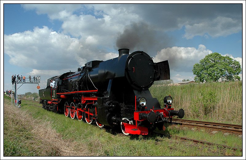 Ty2-911 von BW Chabwka beim zweiten Durchgang bei der Dampflokparade in Wolsztyn am 3.5.2008.