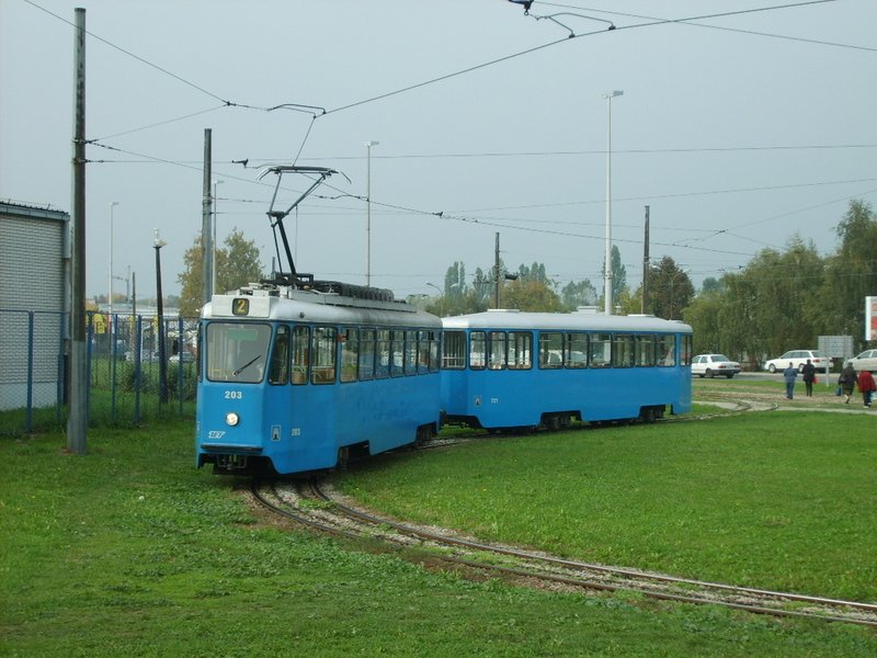 Typ 201 als Linie 2 auf die Endhaltestelle itnjak.