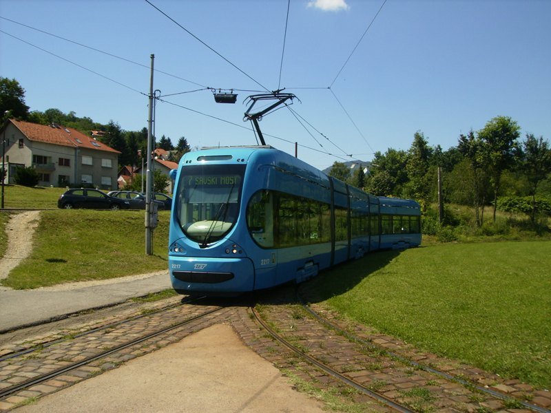 Typ 2200, linie 7 auf die Endhaltestelle Mihaljevac.