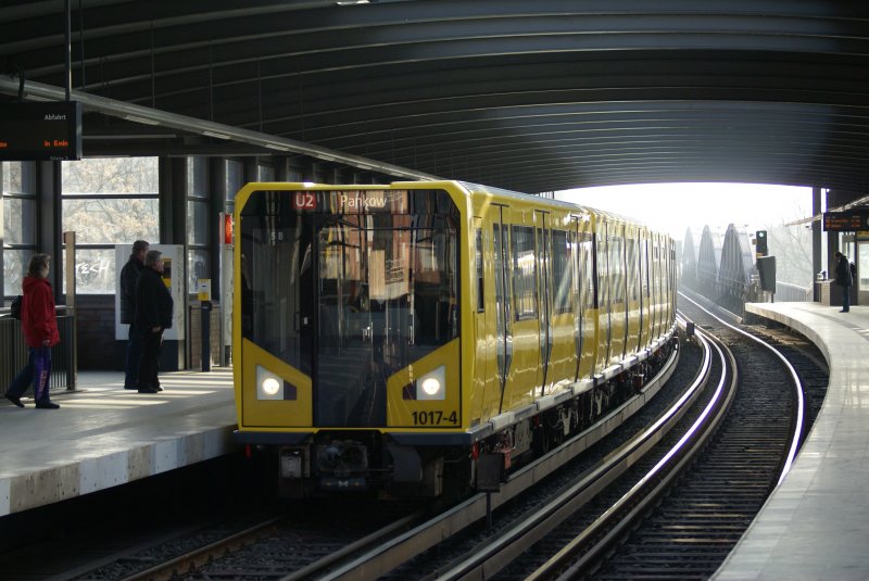 Typ HK ( Kleinprofil ) Einfahrt U Mendelssohn-Bartholdy-Park 
http://www.berliner-untergrundbahn.de/profil1.htm