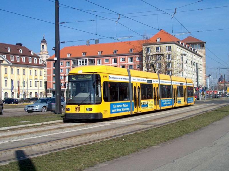 Typ NGT6DD als Zweirichtungsfahrzeug (Tren beidseitig), Hersteller DWA Bautzen, Nhe Pirnaischer Platz
