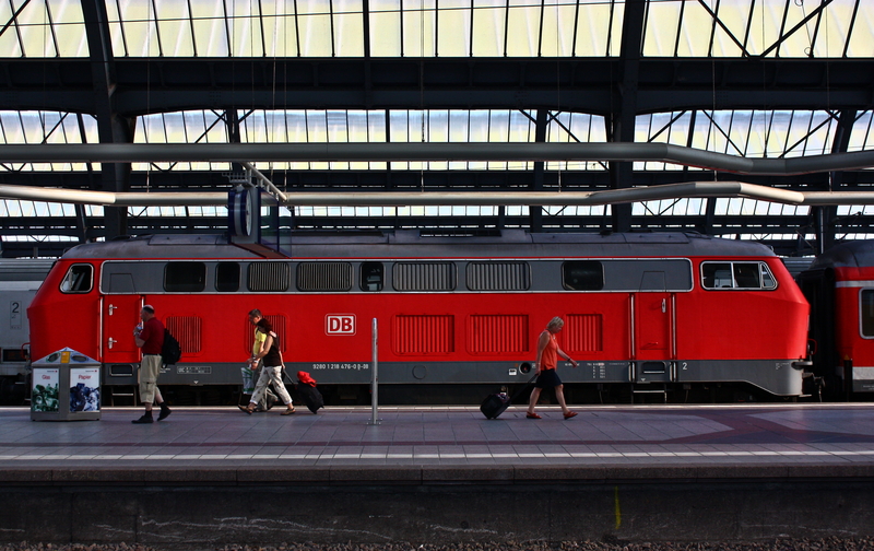 Typische Bahnhofsszene bis zum 21.August. Seit dem gibts es die 218er Leistungen von Mainz nicht mehr.