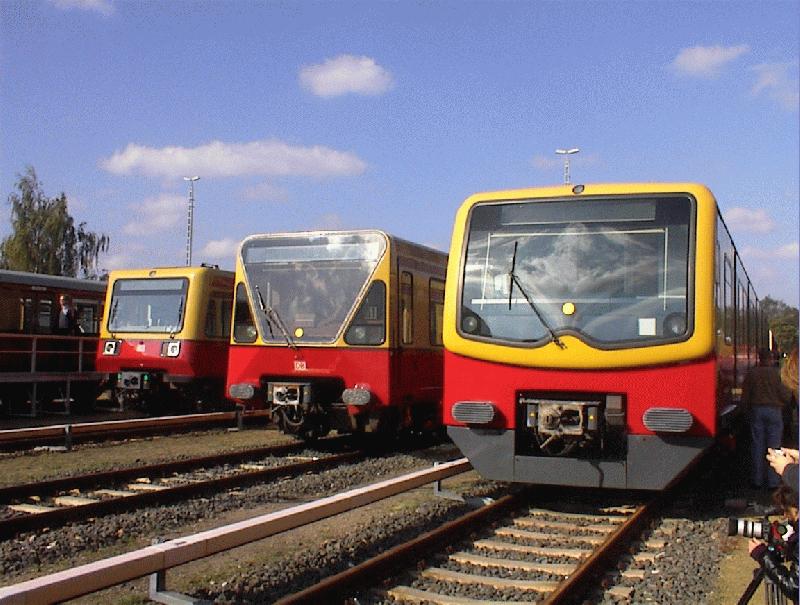 Typische S-Bahnen des ersten Jahrzehnts.