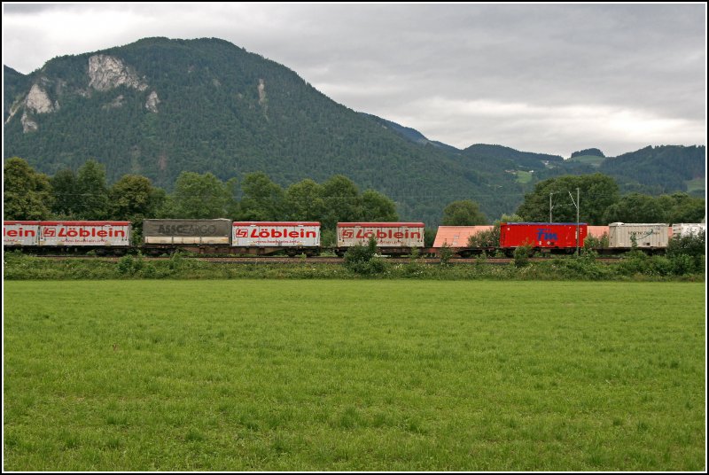 Typischer Kombizug nach Italien (3). Im Bild Tragwagen der DB und der FS beladen mit Containern von VECCHI ZIRONI TRANSPORTI, Fm, ASSCOCARGO (FERCAM) und Lblein. (06.07.07)