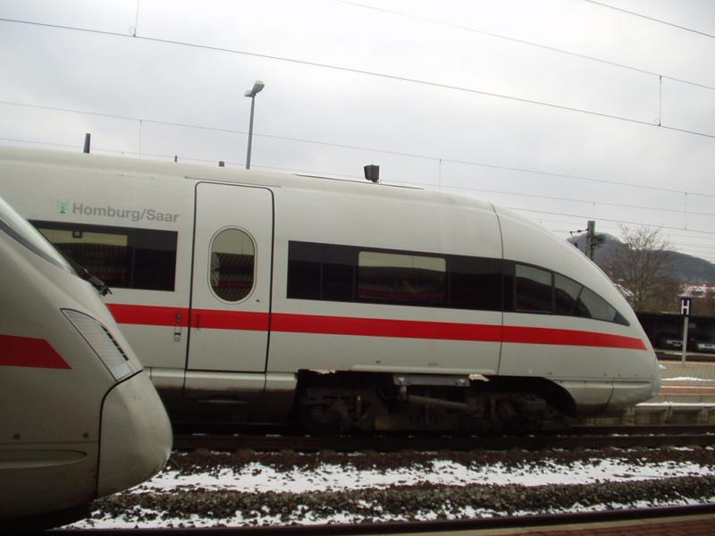 TZ 1121 (Homburrg (Saar)) als ICE von Frankfurt nach Dresden in Eisenach (4.12.05)