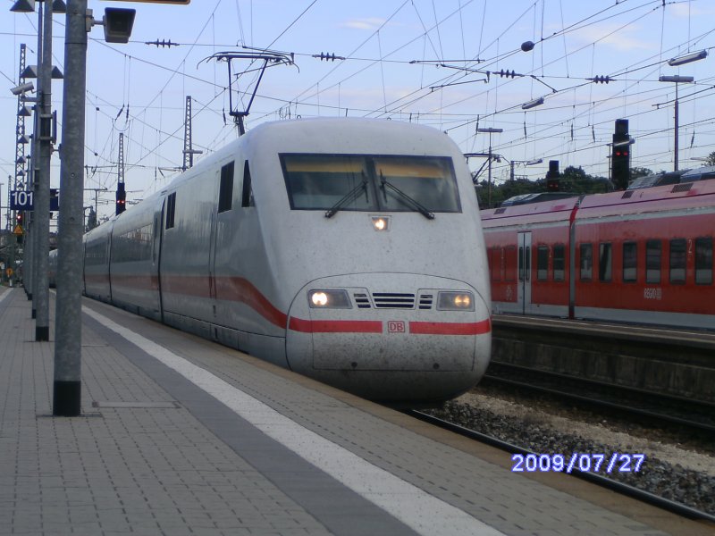 Tz69 mit den Taufnamen Worms bei der Einfahrt im Augsburger Hauptbahnhof am 27.07.2009.