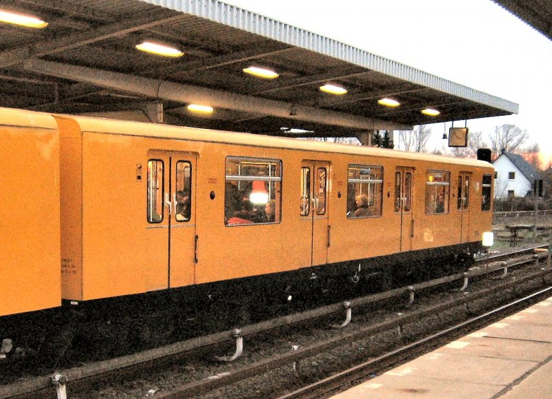 U-Bahn Berlin, hist. E III zu auf der Strecke Alexanderplatz - H�now, 2007