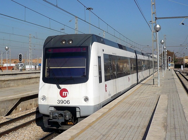U-Bahn-Zug 3906 der Linie 5 am 29.11.2007 in Valencia Sud, einen Betriebs- und Abstellbahnhof der Metro.