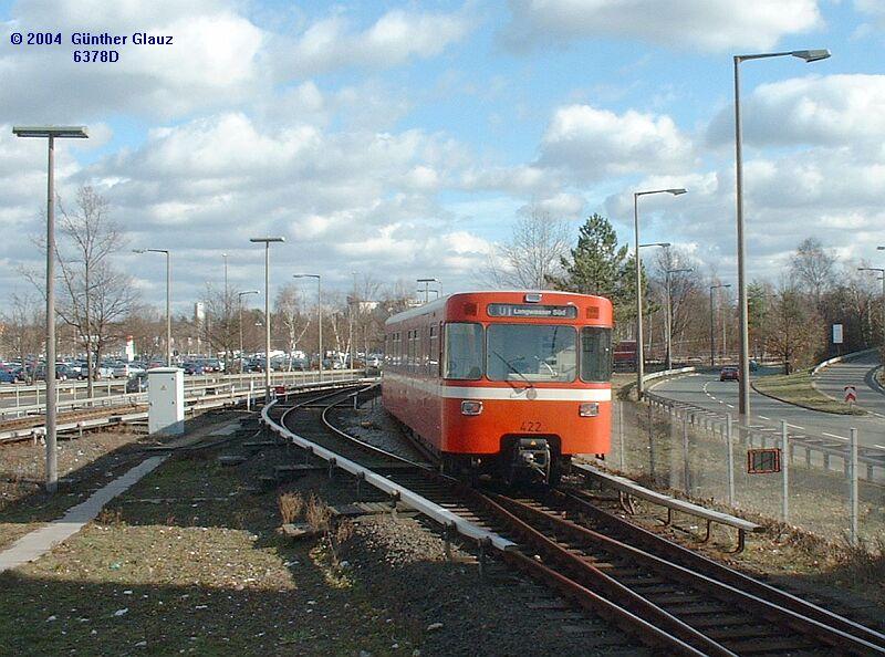 U-Bahn-Zug 422 nach Langwasser Sd verlt am 07.02.2004 die Station Messegelnde.