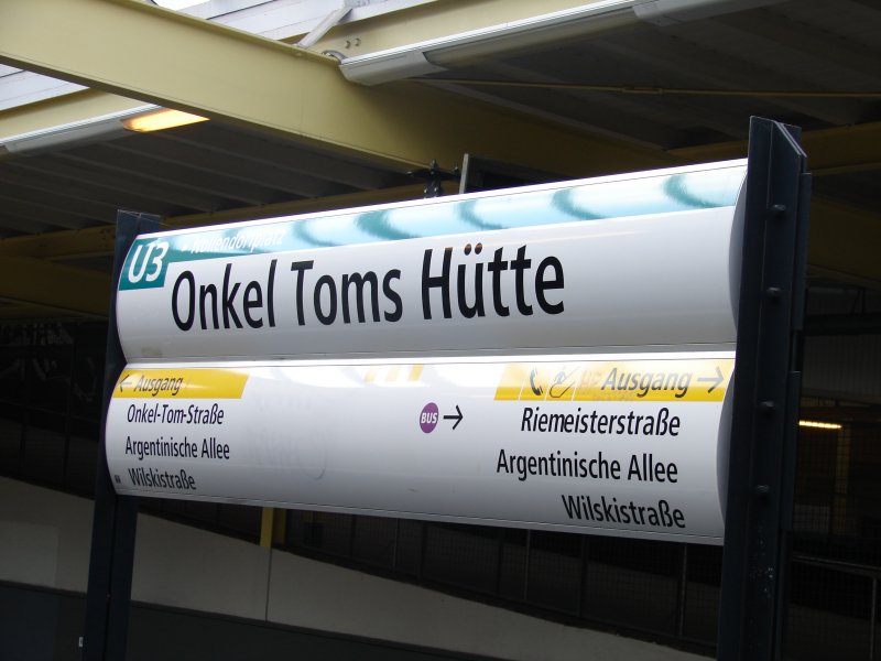 U-Bahnschild der U3 in Berlin  Onkel Toms Htte 