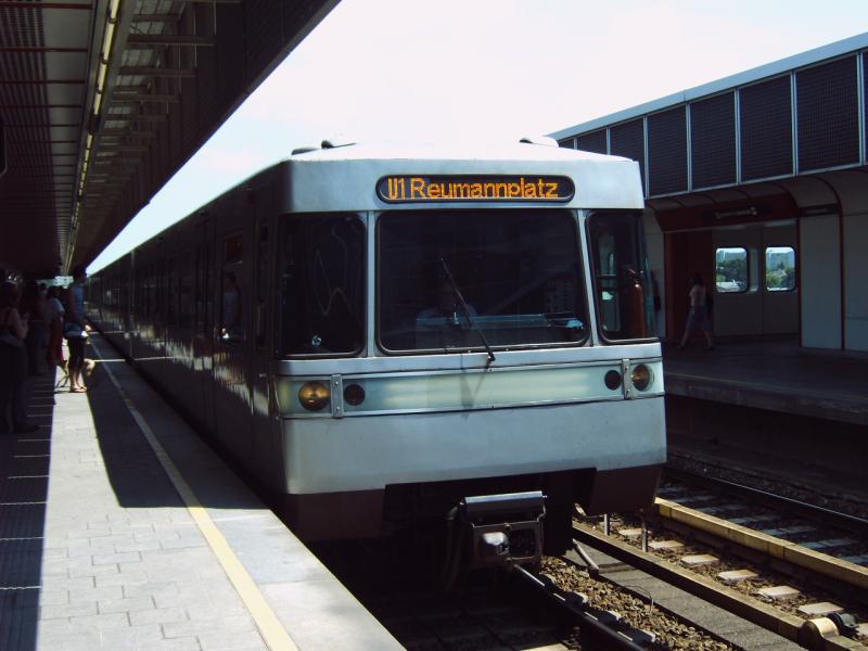 U1 nach Reumannplatz in der Station Neue Donau. 15.6.2006