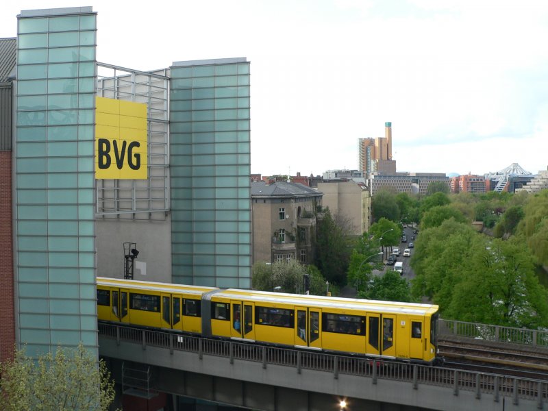 U1 nahe dem Gleisdreieck am 4.5.2008