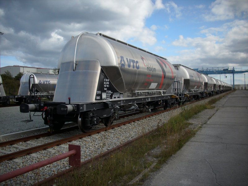 Uacns Staubgutwagen abgestellt am 30.September 2009 in Mukran.Diese Wagen bringen Zement von L�gersdorf nach Mukran.