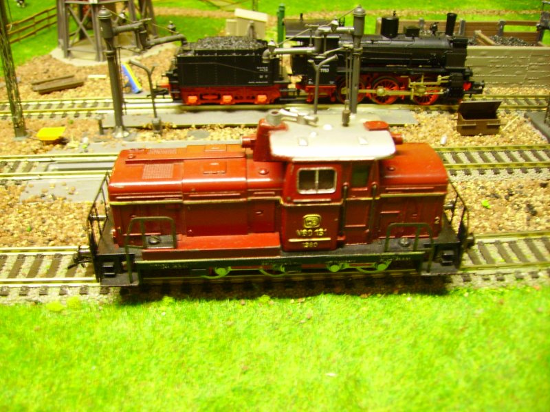 ber 40 Jahre altes Modell der V60 151 von Fleischmann. Die Lok ist mit neuen Kupplungen ausgestatt und luft einwandfrei.