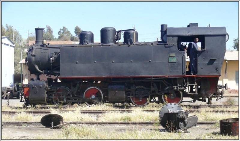 berall liegt reichlich Schrott herum, nur die Dampfloks machen noch einen ganz passablen Eindruck, hier die 442.59. (28.10.2008)