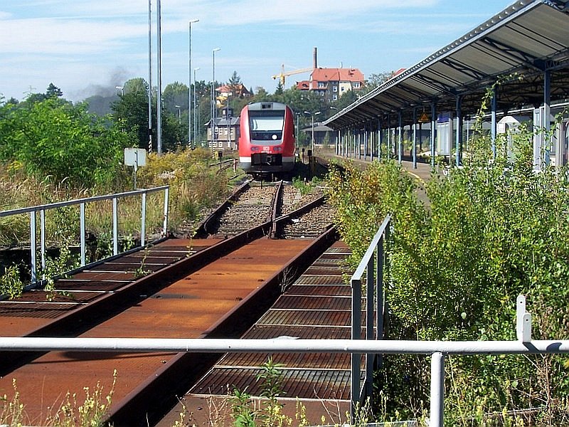 berbleibsel aus vergangenen Zeiten, zum Umsetzen der Lok statt einer Weiche eine Drehscheibe, aufgenommen am 15.09.2007 in Zittau Hbf.