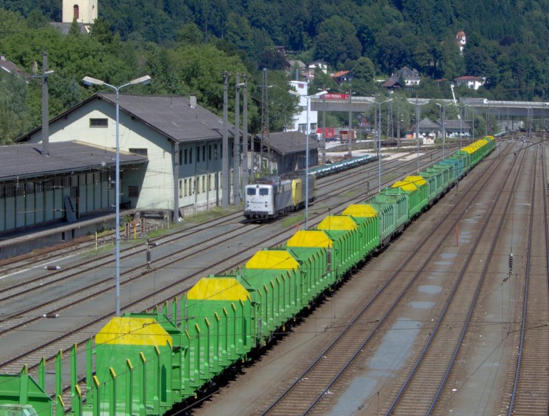 berblick ber den Bahnhof Kufstein im August 2007.  Blick von der Fussgngerberfhrung.