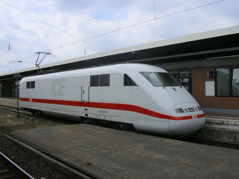 berfhrung des TK 401 076-5 von Krefeld nach Hamburg,in Dortmund
Hbf.,Gleis 18 bei der Durchfahrt.(09.08.2008)