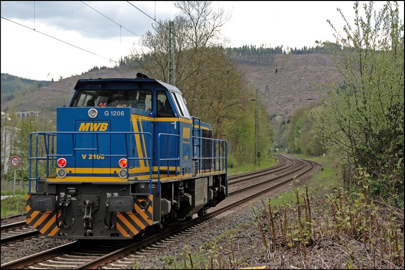 berraschend fhrt die V2106 (G1206) der MWB an mir vorber, Richtung Letmathe. (30.04.2008)