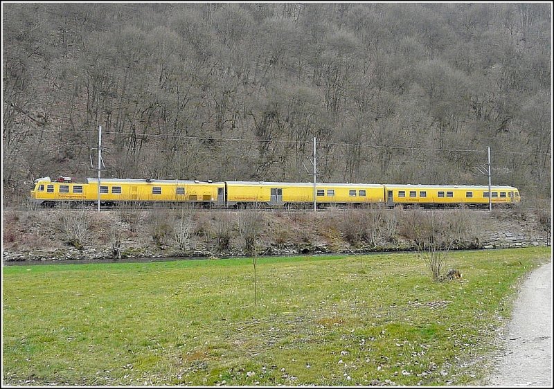berraschung in Bourscheid-Plage. Wir warteten auf den IR nach Lttich und es kam ein Messzug (DB Netz 719 001), welcher am 22.03.09 in Richtung Troisvierges unterwegs war. (Jeanny)