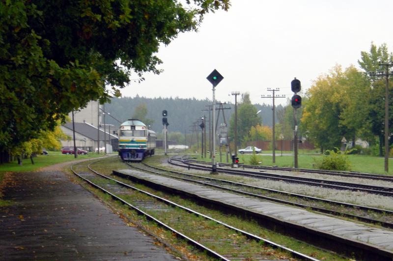 berregionaler Triebzug im Bahnhof von Elva, sdlich Tartu, September 2003