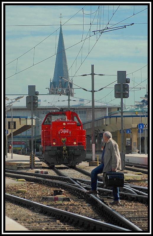 berschreiten der Gleise verboten - Soviel zu diesem Thema.
2070 bei Verschubarbeiten in Wien West am 1.4.2006