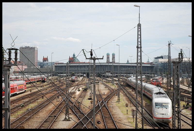bersicht Des Gleisvorfeldes Des Mnchener-Hbf.Im Vordergrund ICE 2. 28.07.07