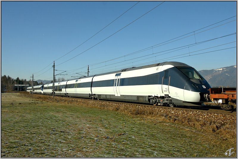 berstellfahrt einer Doppelgarnitur IC4 von Tarvisio Bv nach Breclav.Hersteller dieser Diesel-Triebwagen ist die Fa.AnsaldoBreda in Italien.Ziel dieser Fahrt ist warscheinlich Dnemark wo schon IC4 im Regionalzugverkehr eingesetzt werden.Zuglok ist die 189 925 (ES64 F4-025) von Nordcargo.
Zeltweg 30.12.2008