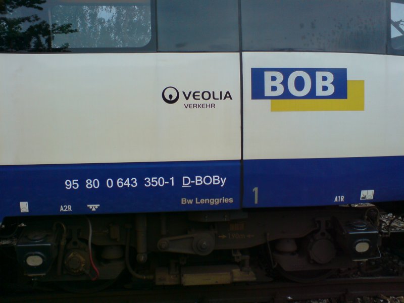 UIC-Beschriftung am Endwagen 1 des BOB Talent VT 725