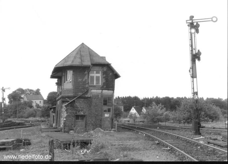 Um 1960 besa der Bahnhof Ldenscheid noch dieses schne Fahrdienstleiterstellwerk