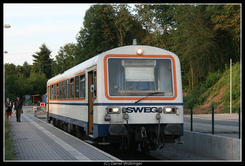 Um Punkt 20:17 und 3 Sekunden ist letzte Personenzug des SWEG Verkehrsbetriebes Waibstadt ist in Aglasterhausen angekommen. 31.07.09
