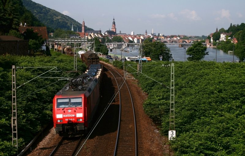 Umleiter im Neckartal: 189 049 zieht den FIR 51875 von Mannheim Rbf nach Mnchen Nord und ist am Morgen des 14.06.08 bei Heidelberg Karlstor vor der Kulisse der Heidelberger Altstadt unterwegs.