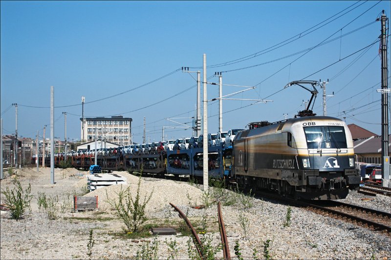 Umleitungsverkehr ber die Wiener S-Bahn-Stammstrecke - 1116.280 (A1-Werbelok) bespannte am 14. April 2009 zur Freude einiger Fotografen den GAG 46753 im Gesamtlauf von Breclav bis Tarvisio Boscoverde und wurde whrend seiner Durchfahrt im Bf. Wien Praterstern abgelichtet.