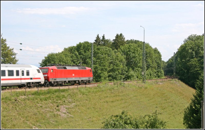 Unbekannte 120 bringt den InterCity 2429  ALPENLAND  von Mnchen Hauptbahnhof nach Berchtesgaden Hbf. 