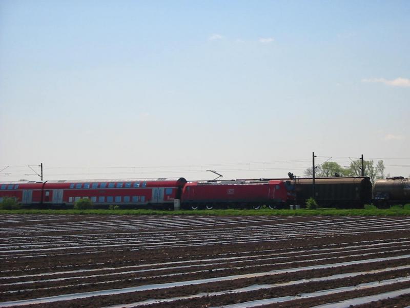 Unbekannte 146.1 mit ihrem RE von Mannheim Hbf nach Frankfurt Hbf, kurz vor Genersheim.
