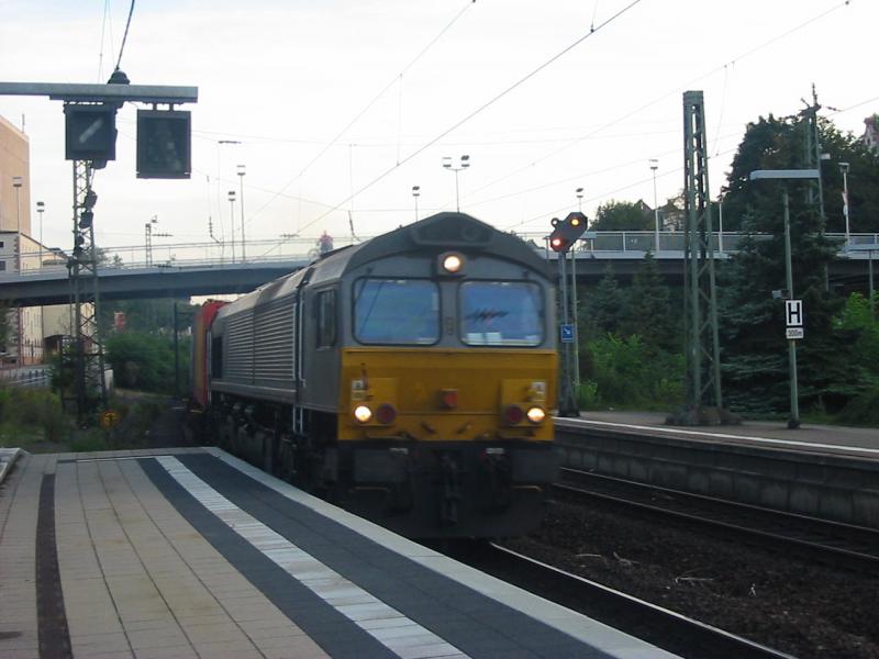 Unbekannte Class 66 am 9.8.2005 in Worms Hbf.