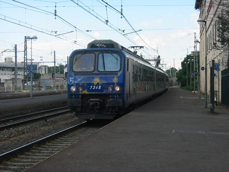 Unbekannter Elektrotriebwagen 7368 am 23.8.2005 in Beziers.