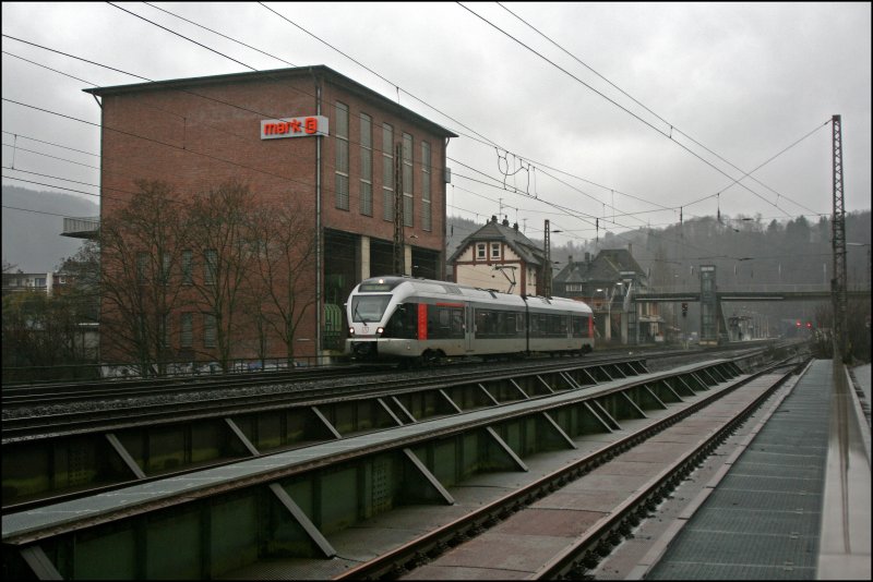 Unbekannter FLIRT fhrt als ABR99726, (RB91  Ruhr-Sieg-Bahn ) nach Siegen, aus dem Bahnhof Werdohl Richtung Plettenberg. (21.01.2008)

