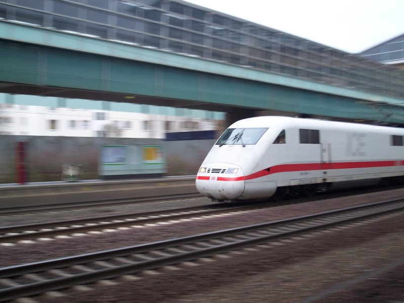 Unbekannter ICE durchfhrt Hannover Messe/Latzen (9.3.2008)