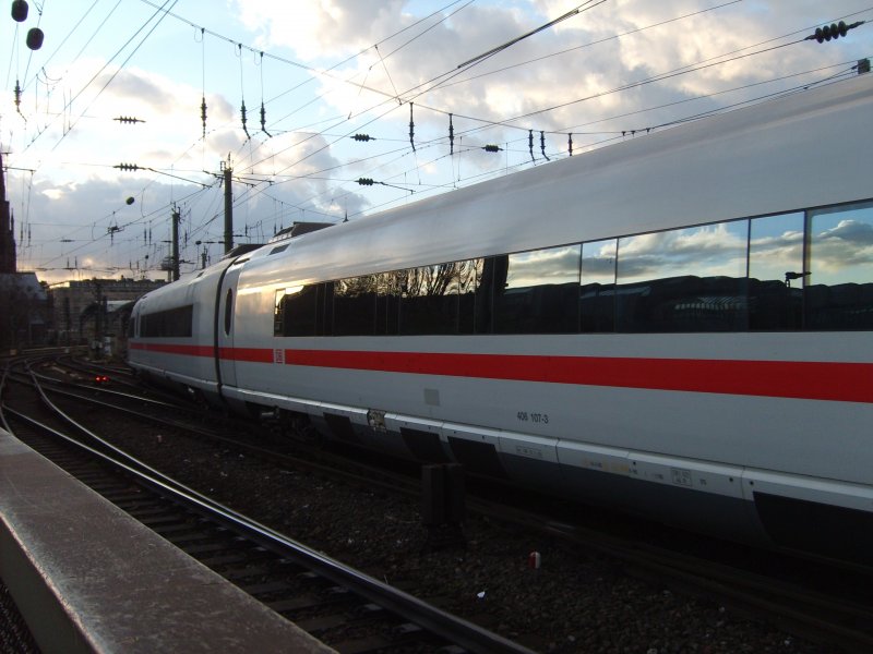 Unbekannter ICE3 bei der Ausfahrt des K�lner HBF. 