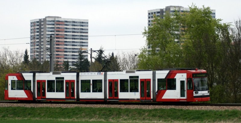 Unbekannter  Vaubelu  Duewag (Sprich: Duewagg, nur ein Qualit�tsd�wag darf mit � gerschrieben werden...) kurz nach verlassen der Haltestelle Vogelstang West.