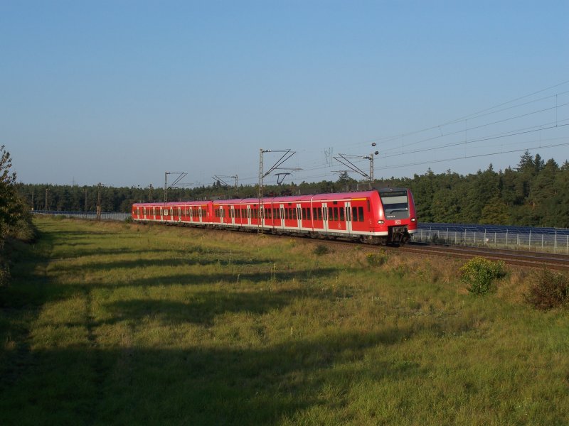 Unbekanntes ET 425 Prchen als Regionalbahn von Mannheim nach Karlsruhe zwischen Neuluheim und Waghusel. Hier haben die beiden nun ca. die Hlfte der Strecke geschafft. 24.09.07.