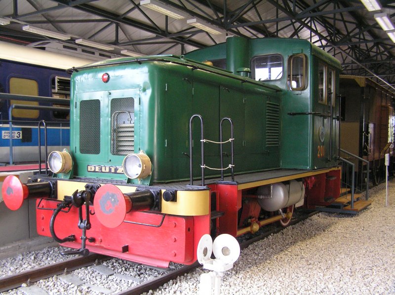 Und auch noch eine Deutz-Diesellok finden wir im Bahnmuseum Haifa, wo wirklich ein Sammelsurium verschiedenster Bahnfahrzeuge ausgestellt ist. Weitere Bilder von Exponaten folgen.
Haifa, 08.02.2007