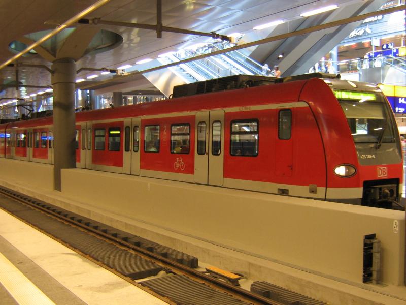Und in die Gegenrichtung fhrt BR 423 189 nach Gesundbrunnen.