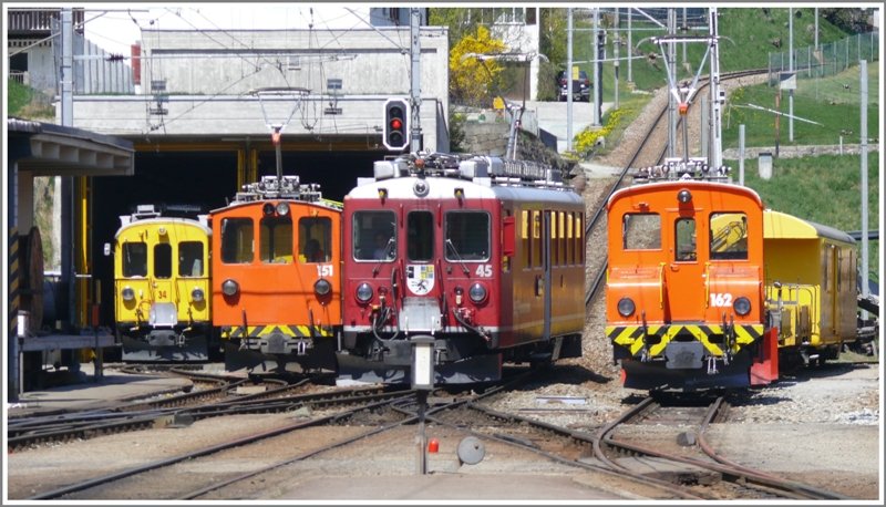 Und hier noch ein Gruppenbild der  lteren Damen . ABe 4/4 I 34, De 2/2 151, ABe 4/4 II 45 und Ge 2/2 162 in Poschiavo. (23.04.2009) 