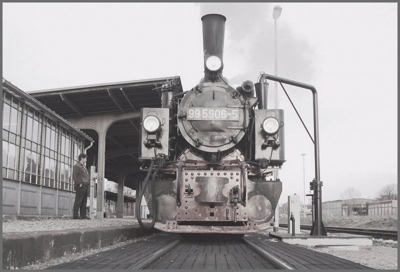 Und hier noch eine Serie �ber die 995906-5 in Quedlinburg. (15.12.2006)