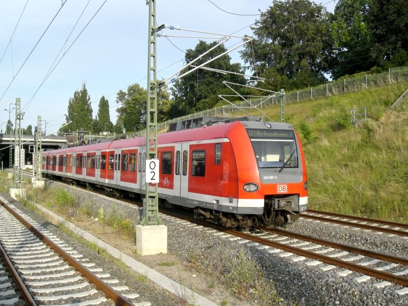 Und hier sein Mnchener Kollege, ebenfalls bei der Einfahrt in den Bhf. Gesundbrunnen.
