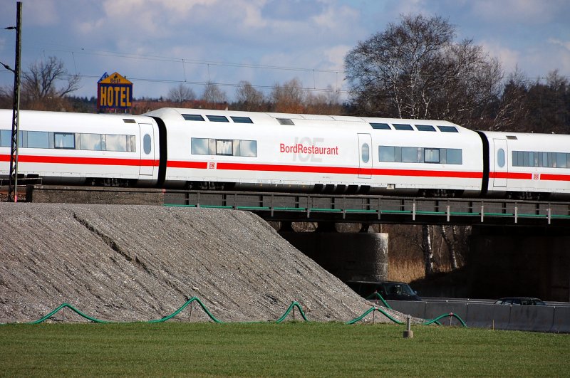 ...und nach dem Essen im BordRestaurant ein Nickerchen im Hotelwagen.. Neue Zugzusammenstellung im ICE 1...