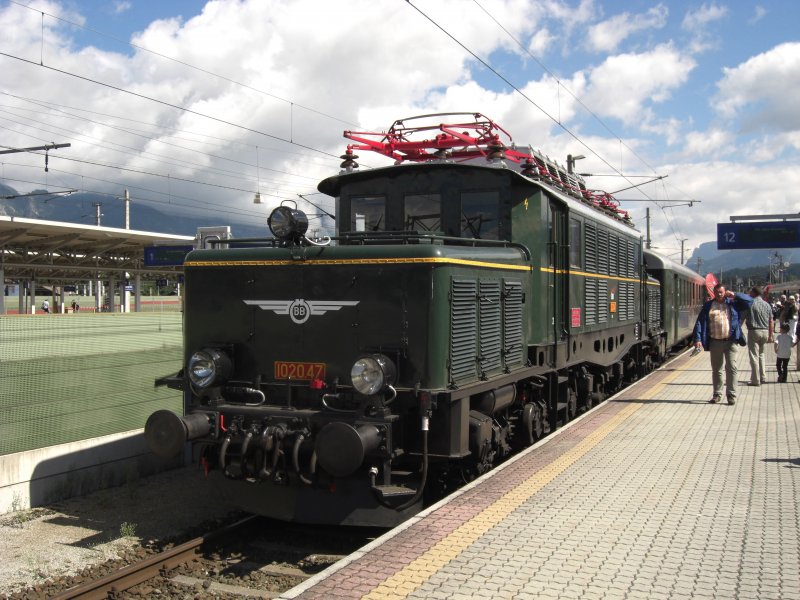 Und noch eine 1020, diesmal in grn. Die 1020.47 ebenfalls am
24. August 2008 in Wrgl aufgenommen.